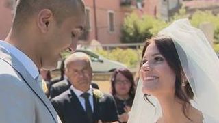 O clipa de fericire intr-o perioada neagra din istoria Italiei. Un cuplu s-a casatorit printre daramaturi, la 4 zile dupa cutremurul devastator din Italia