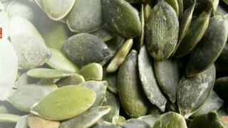 Adevarul despre dieta cu seminte. Nutritionistul Virgiliu Stroescu nu o desfiinteaza, dar avertizeaza: Orice exces, indiferent de inteligent, e prost!