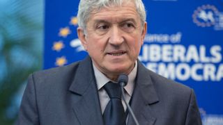 Mircea Diaconu si-a cumparat a cincea masina! A dat 25.000 de euro pe un model care sa-l reprezinte mai bine ca parlamentar european! Actorul castiga enorm din politica
