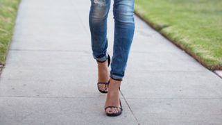 NU ai voie la scoala cu acesti pantaloni. Parintii considera decizia revoltatoare