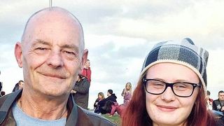 La 18 ani, si-a cerut in casatorie iubitul de 60. Fata i-a facut cel mai mare cadou de ziua lui: i-a oferit puritatea ei