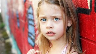 Au vrut sa isi tunda fetita, dar ea le-a scris un biletel care le-a dat lumea peste cap: "Mami si tati, va iubesc, dar va rog.." Mesajul unei fetite pentru parintii ei a devenit viral pe Internet