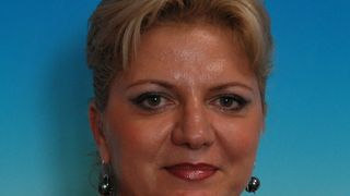 Ea e deputata care a propus legalizarea invatamantului la domiciliu in Romania! Dana Nalbaru si Dragos Bucur au anuntat ca-si retrag fiica de la scoala