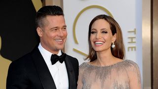 "Angelina Jolie a dezlantuit iadul". Brad Pitt este furios pe sotia lui pentru ca ar fi spus ca "este un tata rau si are probleme cu alcoolul", sustin surse apropiate cuplului