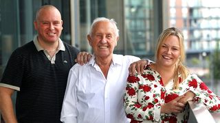 Ce ai face daca ai castiga la loto? Trei castigatori dezvaluie ce au facut ei cu banii. Toti sunt insa de acord cu un singur lucru:banii nu aduc fericirea