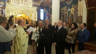 Codrin Stefanescu si-a botezat baietelul! Primele imagini cu nasul Adrian Nastase, extrem de emotionat cu micutul in brate!