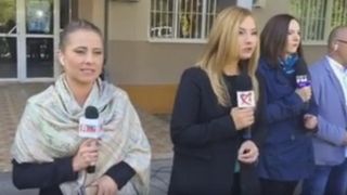 Clipul zilei in Romania - Cum se descurca cinci reporteri sa transmita simultan aceeasi informatie