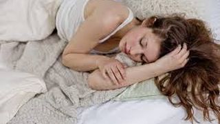 De ce e bine sa dormi pe partea stanga. Pozitia in care dormim are un impact major asupra sanatatii noastre