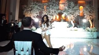 Ce a facut aceasta mireasa cu sotul ei, in fata tuturor invitatilor. Multora nu le-a venit sa creada