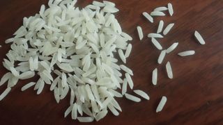 Ai grija ce tip de orez cumperi. A aparut pe piata un orez de plastic. Cum il poti depista