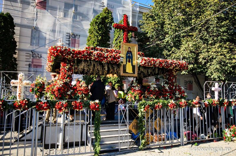 In fiecare an, aranjamentul floral a aratat altfel