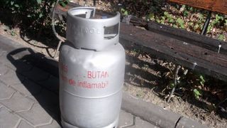 Gelos pe nevastă, un gălăţean a vrut să-şi arunce &icirc;n aer fiica de 11 ani