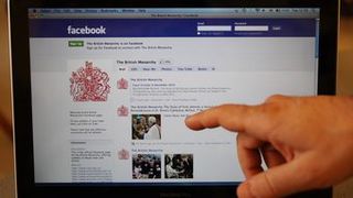 Contul de Facebook al unui barbat dat disparut in luna august impreuna cu iubita lui a devenit activ. Rudele si prietenii sunt terifiati, dupa ce pe pagina de socializare au aparut mesaje bizare