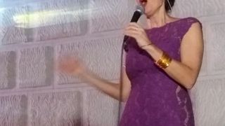 Aparitie de senzatie a sotiei premierului! Valerie Ciolos a purtat o rochie lunga, cu trena si a avut spatele gol