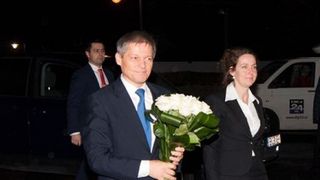 Prima aparitie publica a lui Valerie Ciolos, in calitae de sotie de premier. In decembrie 2015, la o cina oficiala la Palatul Elisabeta