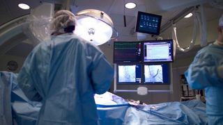 Speranţe pentru femeile cu cancer de col uterin: operaţiile cu ochelari 3D