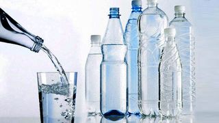 Dezvaluire. Sticlele de plastic provoaca cancer