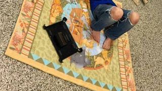 Povestea emotionanta din spatele acestei fotografii. Un baietel autist a asteptat timp de 2 ani un caine. A fost dragoste la prima vedere