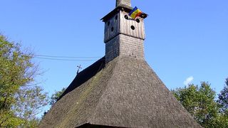 Biserica unde sfintii pictati zambesc! Este unica in Romania