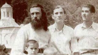 Viata "de lux" a lui Arsenie Boca: c&acirc;t de bogat a fost duhovnicul si cum a devenit un personaj influent, de care s-au temut chiar si sotii Ceausescu