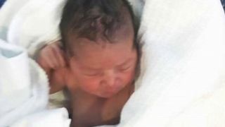 VIDEO: Nou-nascut, abandonat pe marginea drumului