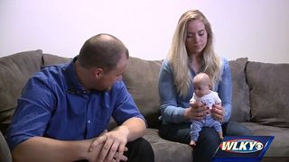 El este Matthew, un baietel care s-a nascut cu o forma rara de nanism. Parintii il imbraca cu haine pentru papusi - Povestea lui e dramatica