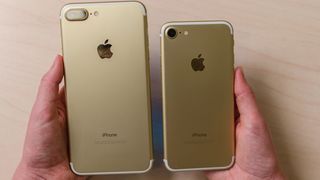 Incredibil! Un ucrainean şi-a schimbat numele &icirc;n iPhone 7 pentru a primi gratis smartphone-ul Apple