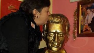 Se implinesc 4 ani de la moartea lui Iurie Darie. Anca Pandrea a izbucnit in plans la parastasul actorului