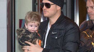 Vedetele trimit mesaje de incurajare cantaretului Michael Buble, dupa ce fiul lui a fost diagnosticat cu cancer: Fiti optimisti!