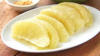 Pomelo, fructul care te satura si te ajuta sa slabesti! La ce trebuie sa fii atent cand il alegi. Are proprietati miraculoase