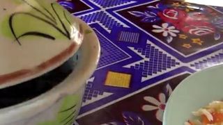 Doi tineri britanici au ramas terifiati cand au vazut ce era in salata pe care au comandat-o la un restaurant: "Erau vii!"