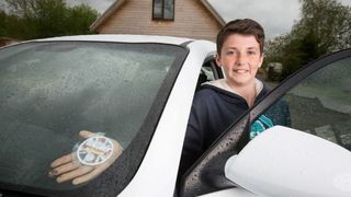 La doar 14 ani, pustiul asta a devenit milionar. Totul a pornit cand tatal lui i-a dat 2000 de euro. Ce idee geniala a avut baiatul si cum a devenit bogat