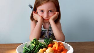 Sigur nu stiai pana acum! Asta e motivul pentru care copiii refuza sa manance legume