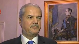 Adrian Nastase va deveni bunic. Fiul sau cel mare, Andrei, si iubita lui, Bianca, au anuntat ca asteapta un baietel