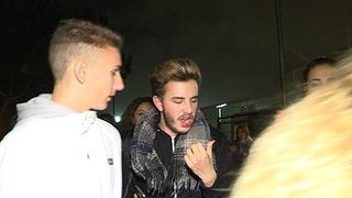 VIDEO: Justin Biber i-a spart buza unui admirator, dupa ce i-a dat un pumn in fata. Tanarul a incercat sa il atinga pe star