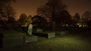 Descoperire socanta intr-un cimitir din Thailanda! Cativa barbati au gasit un cadavru intact. Oamenii sunt convinsi ca e vorba de magie