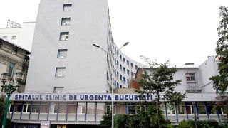 Arges: Un tanar se zbate intre viata si moarte, dupa ce a fost desfigurat de 3 vecini pe care i-a rugat sa asculte manele mai incet la 2 dimineata