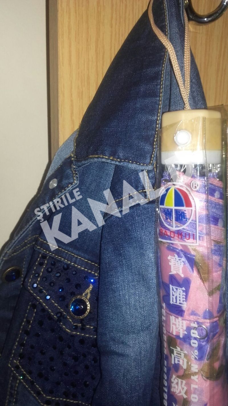 Geaca de blugi a Nicoletei nu a fost miscata din locul unde a atarnat-o artista