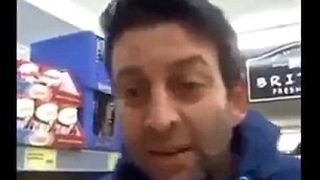 VIDEO: Doi imigranti romani s-au filmat in timp ce fura dintr-un supermarket britanic. "Iei in stilul asta, stilul banana"