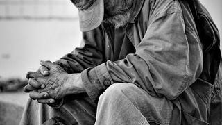 Gestul emotionant facut de proprietarul unui restaurant pentru batrani si oamenii strazii: le ofera mese gratuite toata luna decembrie