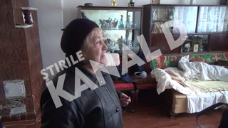 Bunica lui Ionut, baietelul ucis de caini, traieste intr-o casa saracacioasa, iar iarna incalzeste o singura camera!