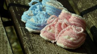 Bebelusi gemeni crescuti in conditii de neimaginat: "Aratau ca niste schelete si erau plini de viermi"