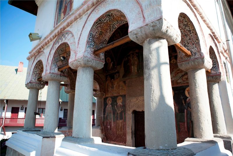 Manastirea Govora este o manastire de maici din judetul Valcea