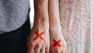 O femeie a aflat ca cel pe care il considera "sufletul ei pereche" este fratele ei, apoi a facut o greseala uriasa: a cerut sfaturi pe internet