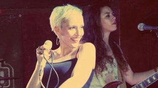 O cantareata a trait adevaratul miracol de Craciun! A fost impuscata de 6 ori, dar a iesit din coma si a vorbit!