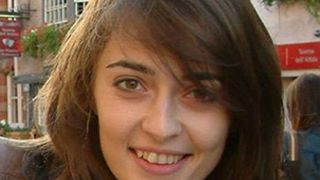 Ce a dus sora Aurei Ion la mormant chiar in ziua de Craciun! Imagine emotionanta de la locul de veci al tinerei moarte in accidentul aviatic din Muntii Apuseni