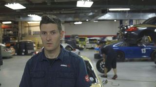 Povestea tanarului care a renuntat la un job bine platit pe Wall Street pentru a spala masini