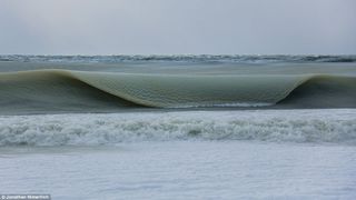Val inghetat surprins in Eforie? Ce se ascunde, de fapt, in spatele acestei fotografii spectaculoase