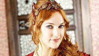 Transformarea lui Meryem Uzerli, actrita care a interpretat-o pe Hurrem in "Suleyman Magnificul". Frumoasa actrita e de nerecunoscut