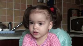 O mai tineti minte pe fetita de nici 3 ani care stia tot "Luceafarul"? Anastasia are acum 7 ani! Ce face si cum arata acum micuta care a vrajit pe toata lumea